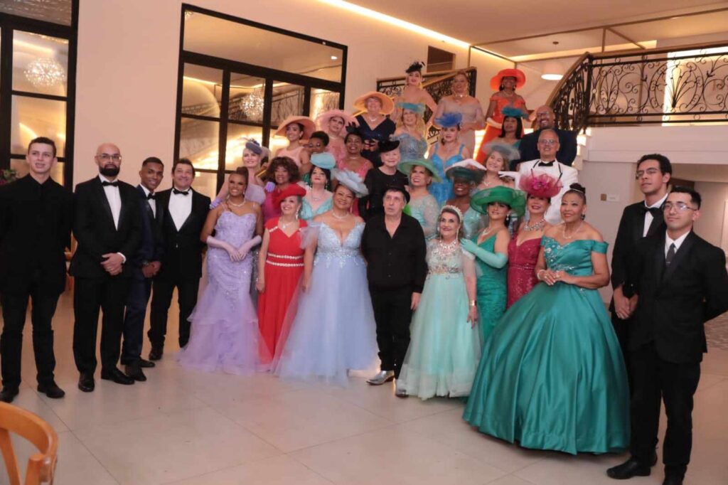 O Desfile dos Sonhos 2025: Roberto Wilson Celebra a Beleza e a Diversidade na Moda Sênior